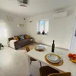 Erika - For 2 Near The Apartment