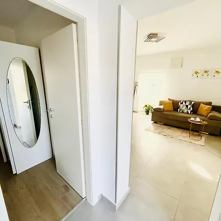 Erika - For 2 Near The Apartament